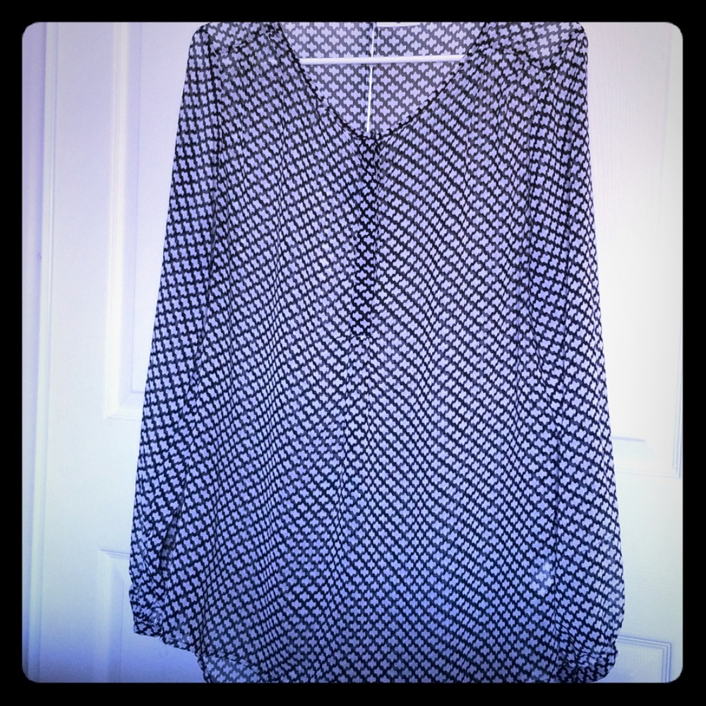 Very nice Gina Benotti blk and white Tunic Blouse